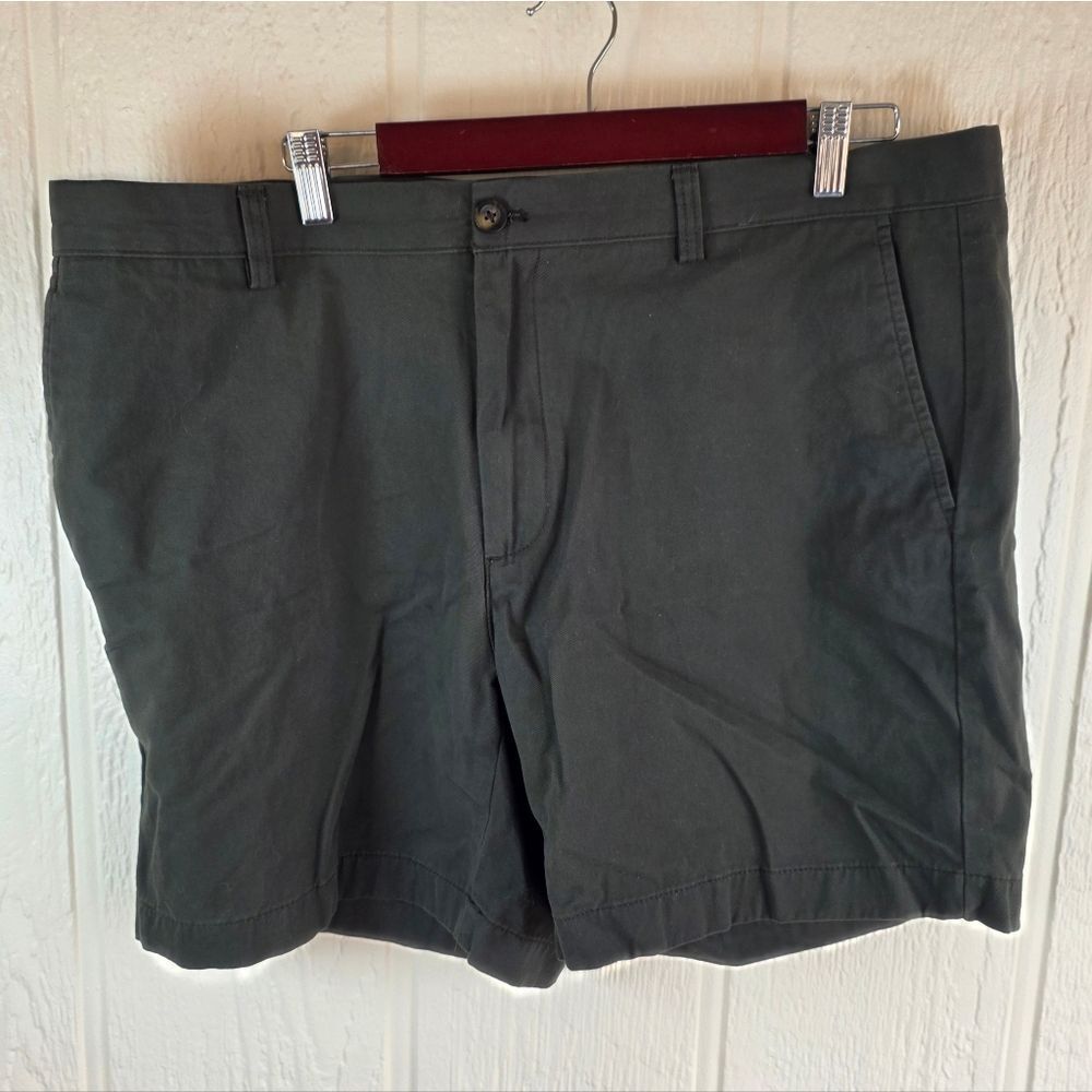 Amazon Essentials Men's Charcoal Flat Front Shorts, Size 40